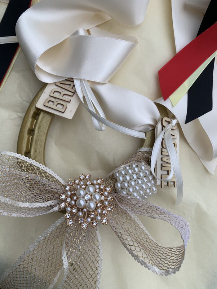 Classic Gold Wedding Horse Shoe - Image 4
