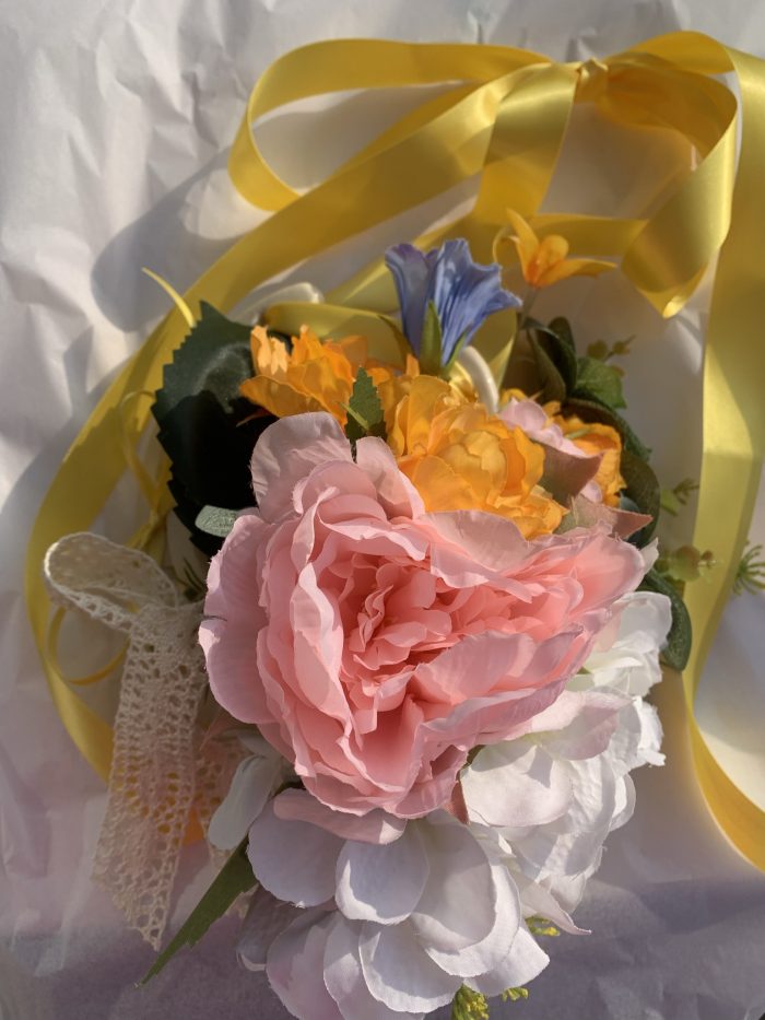 Wedding Bouquets for the bride on a traditional irish horse shoe - Image 2