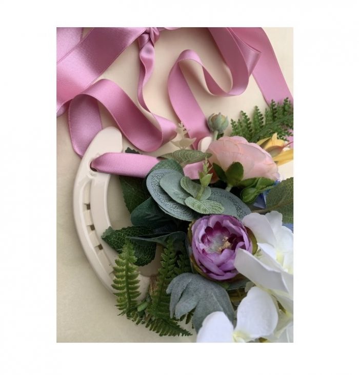 Wedding Bouquets for the bride on a traditional irish horse shoe - Image 4
