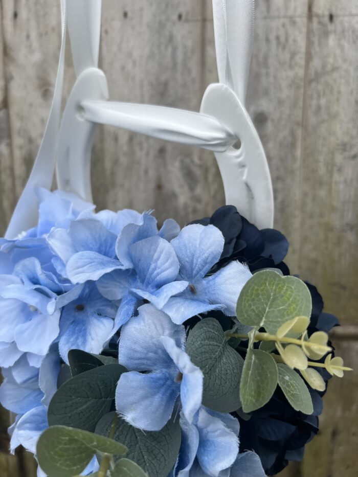 Wedding Bouquets for the bride on a traditional irish horse shoe - Image 20