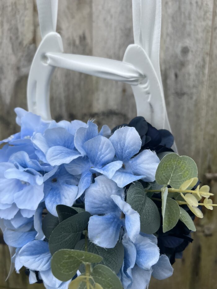 Wedding Bouquets for the bride on a traditional irish horse shoe - Image 21