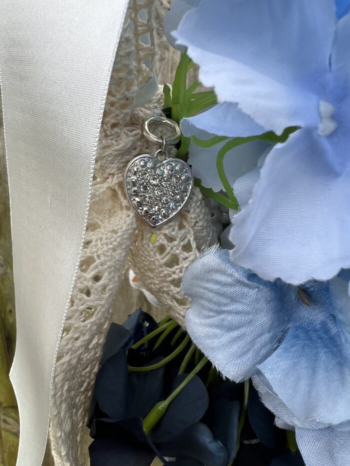 Wedding Bouquets for the bride on a traditional irish horse shoe - Image 19
