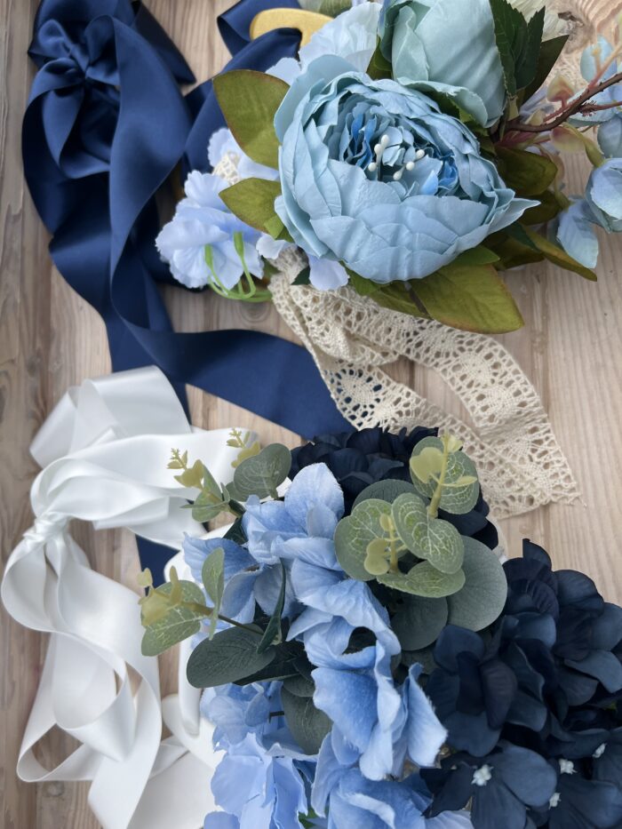 Wedding Bouquets for the bride on a traditional irish horse shoe - Image 14