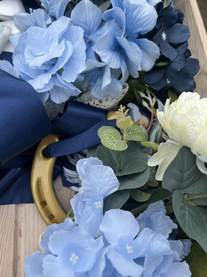 Wedding Bouquets for the bride on a traditional irish horse shoe - Image 15