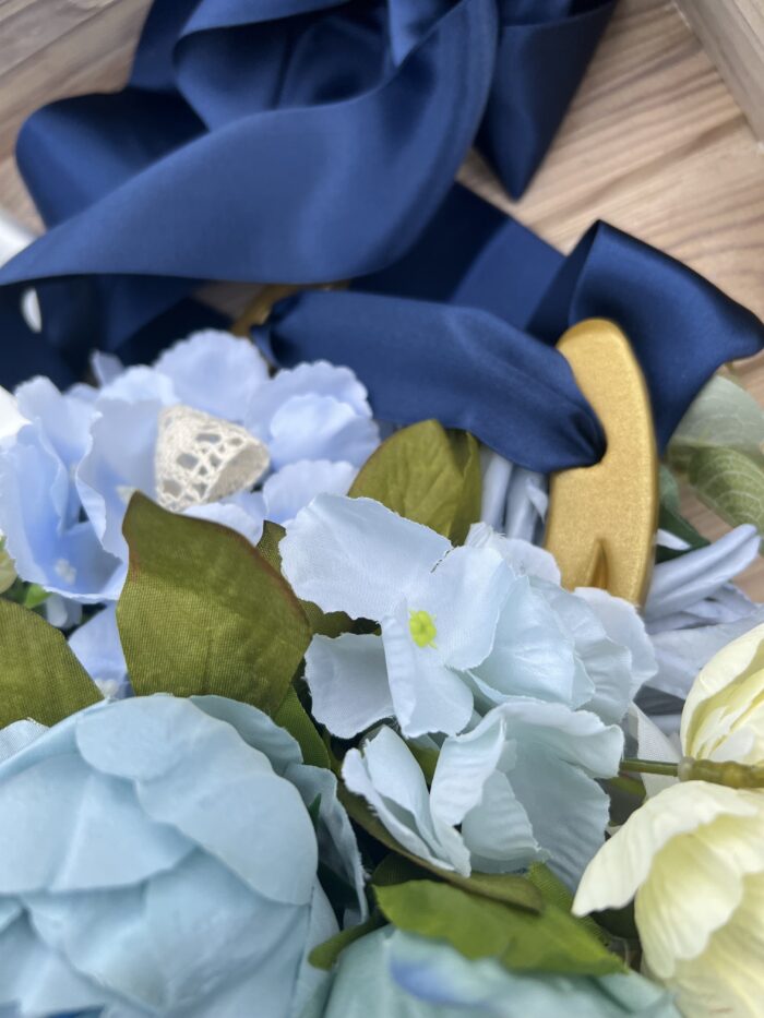 Wedding Bouquets for the bride on a traditional irish horse shoe - Image 16