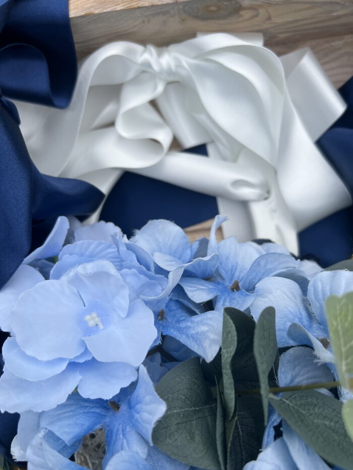 Wedding Bouquets for the bride on a traditional irish horse shoe - Image 17