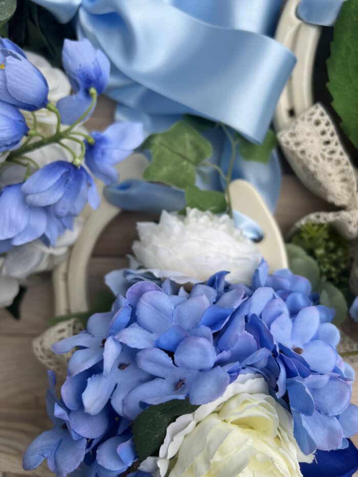 Wedding Bouquets for the bride on a traditional irish horse shoe - Image 26