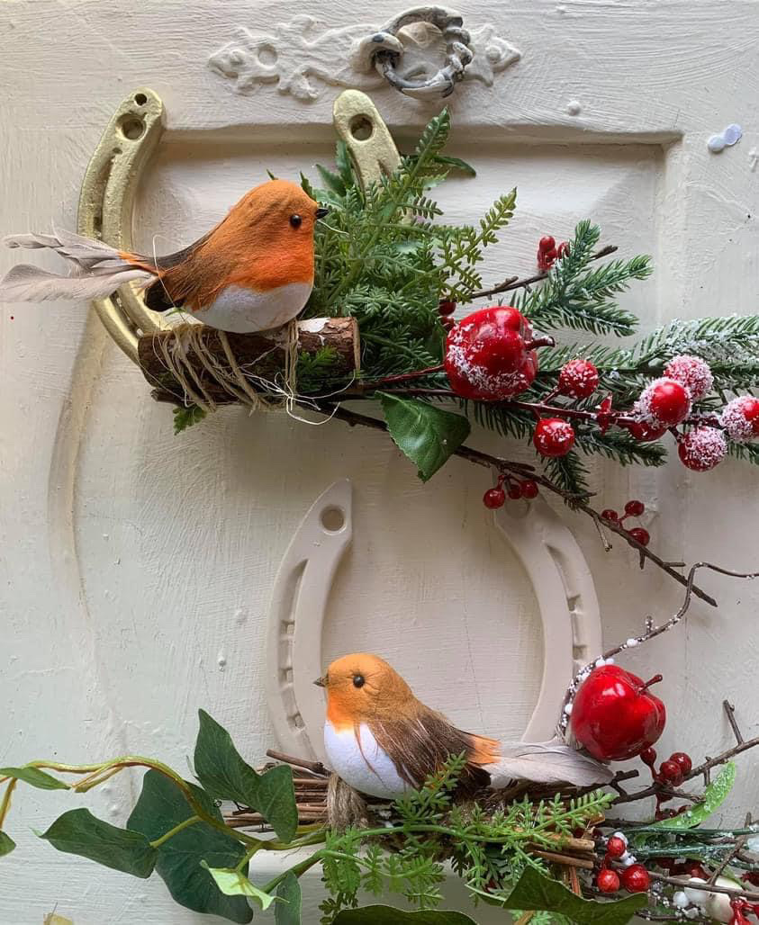 Hand created horse shoe with Robin and foliage - Image 5