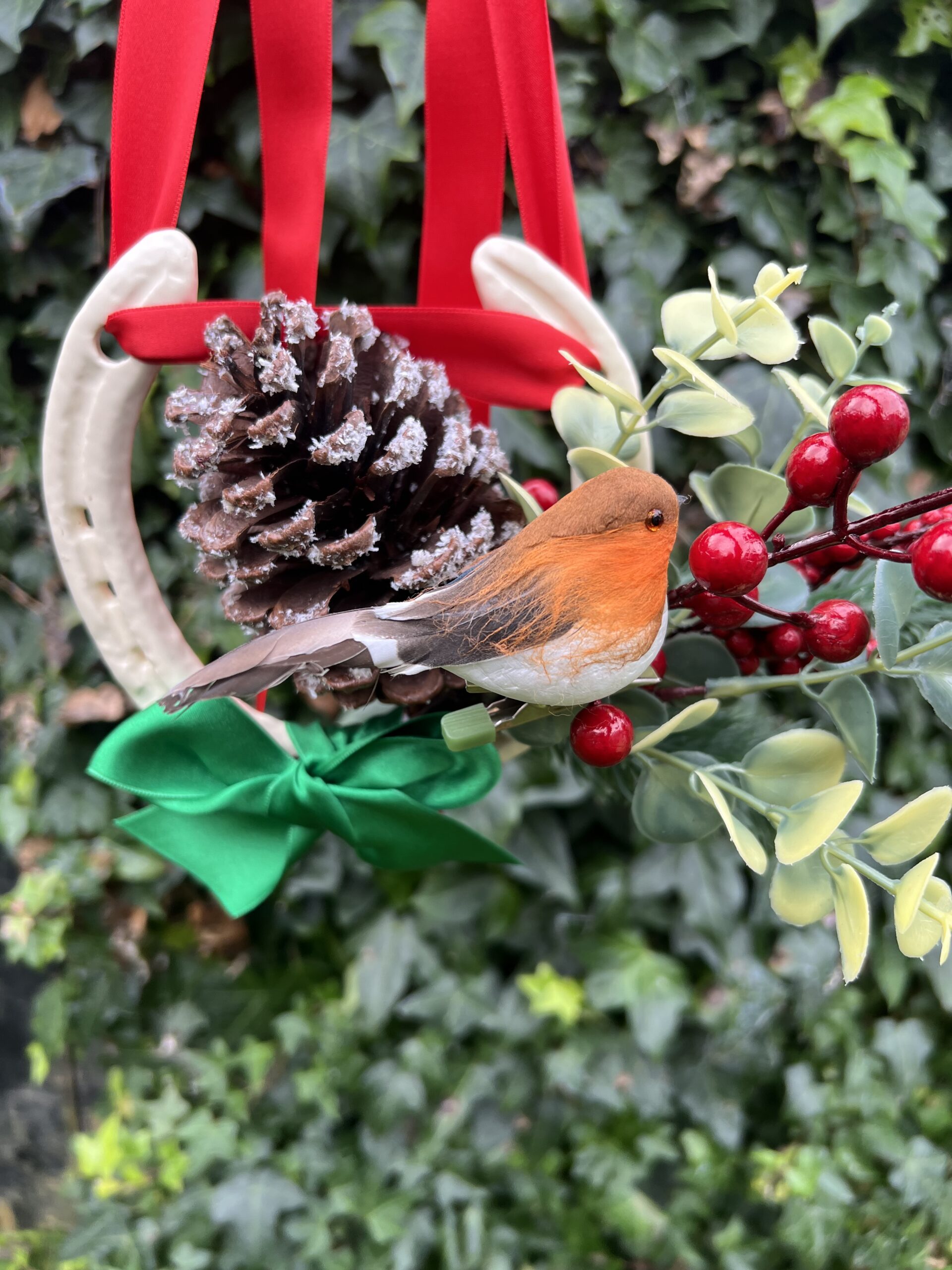 Hand created horse shoe with Robin and foliage - Image 4