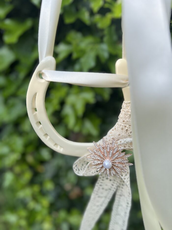 Wedding horse shoe with lace and sparkle - Image 2