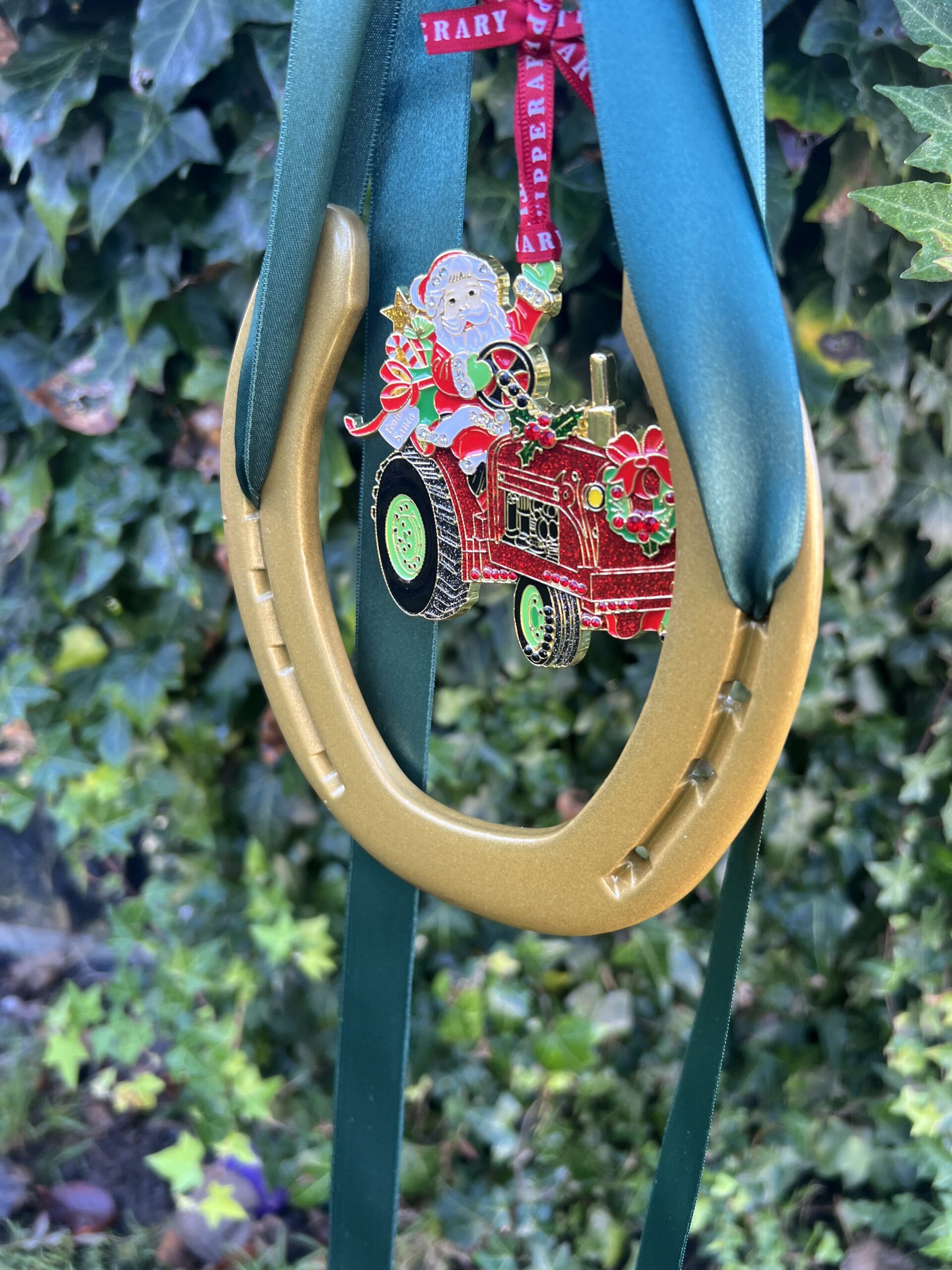 Santa on a tractor Horse Shoe gift - Image 2