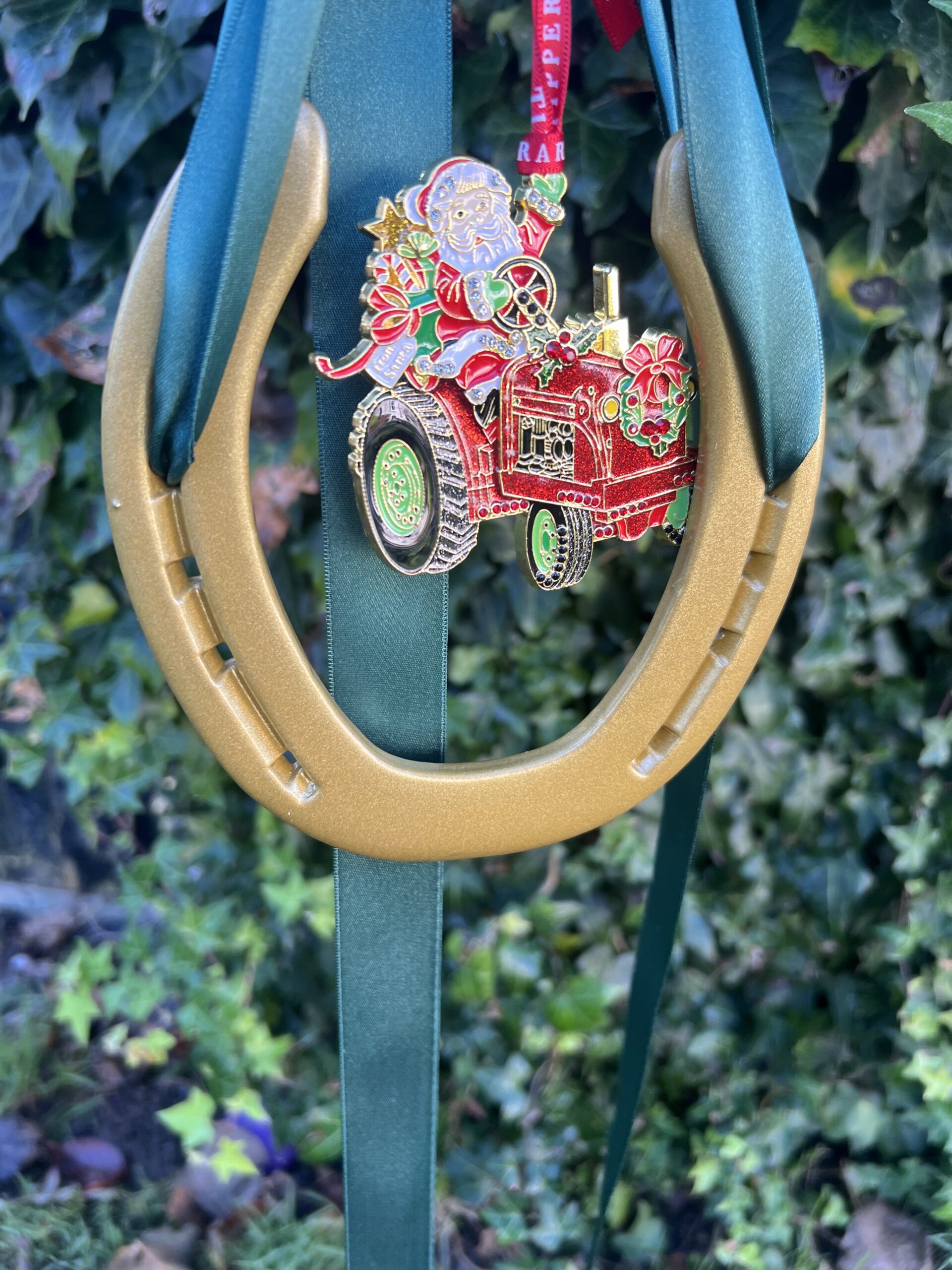 Santa on a tractor Horse Shoe gift - Image 3