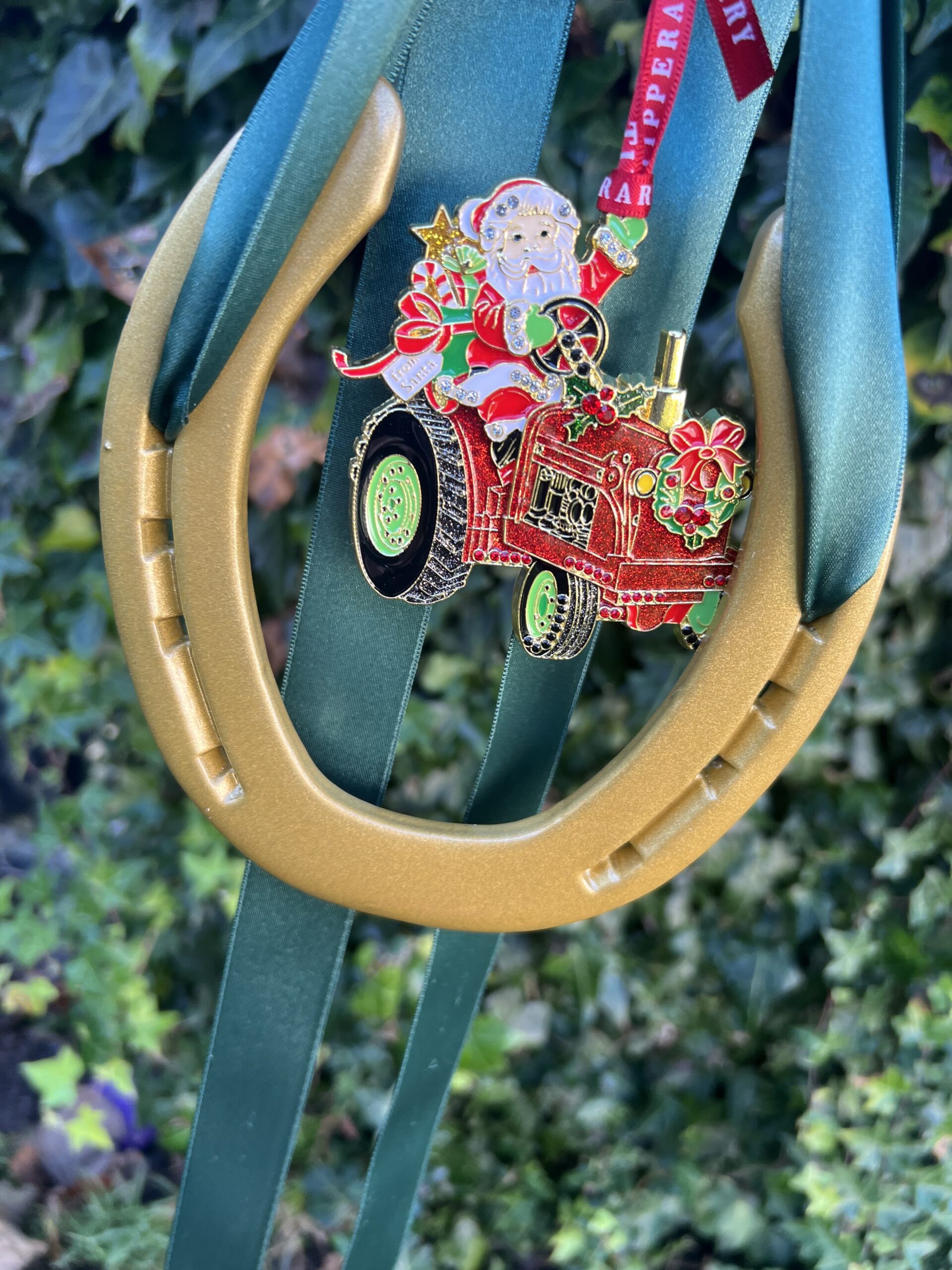 Santa on a tractor Horse Shoe gift - Image 5