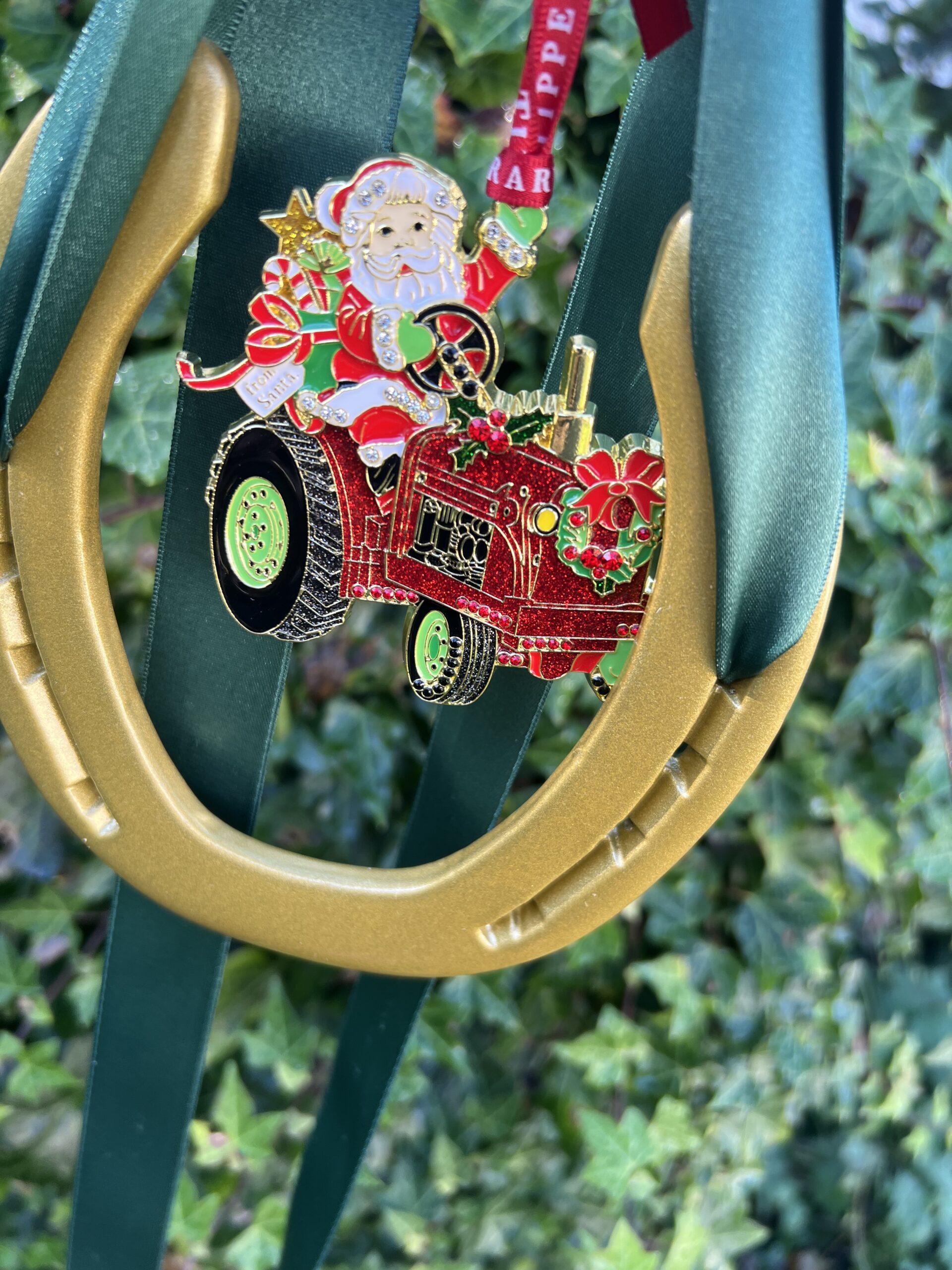 Santa on a tractor Horse Shoe gift - Image 6