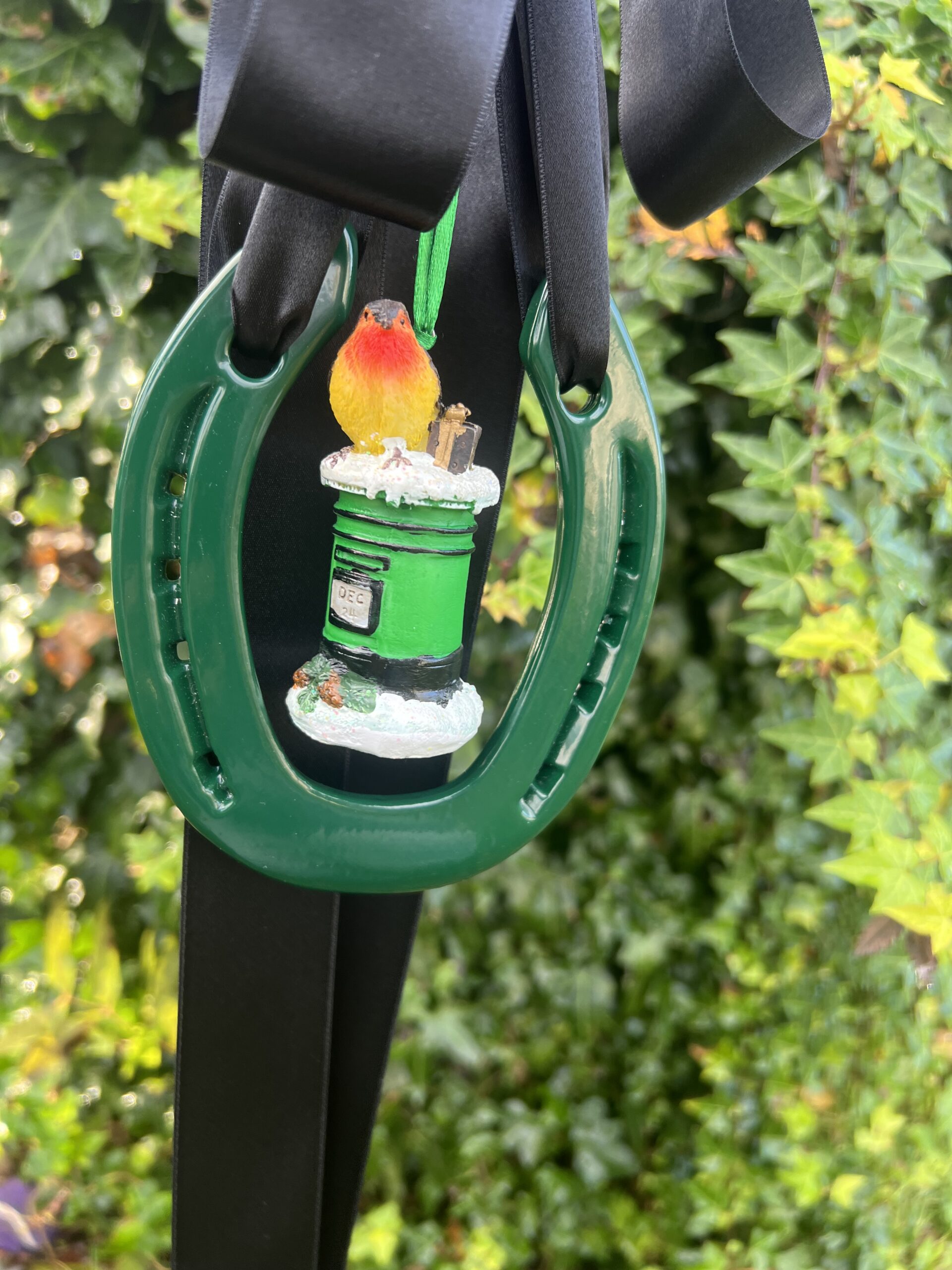 Green Post box with Robin and irish horse shoe - Image 5