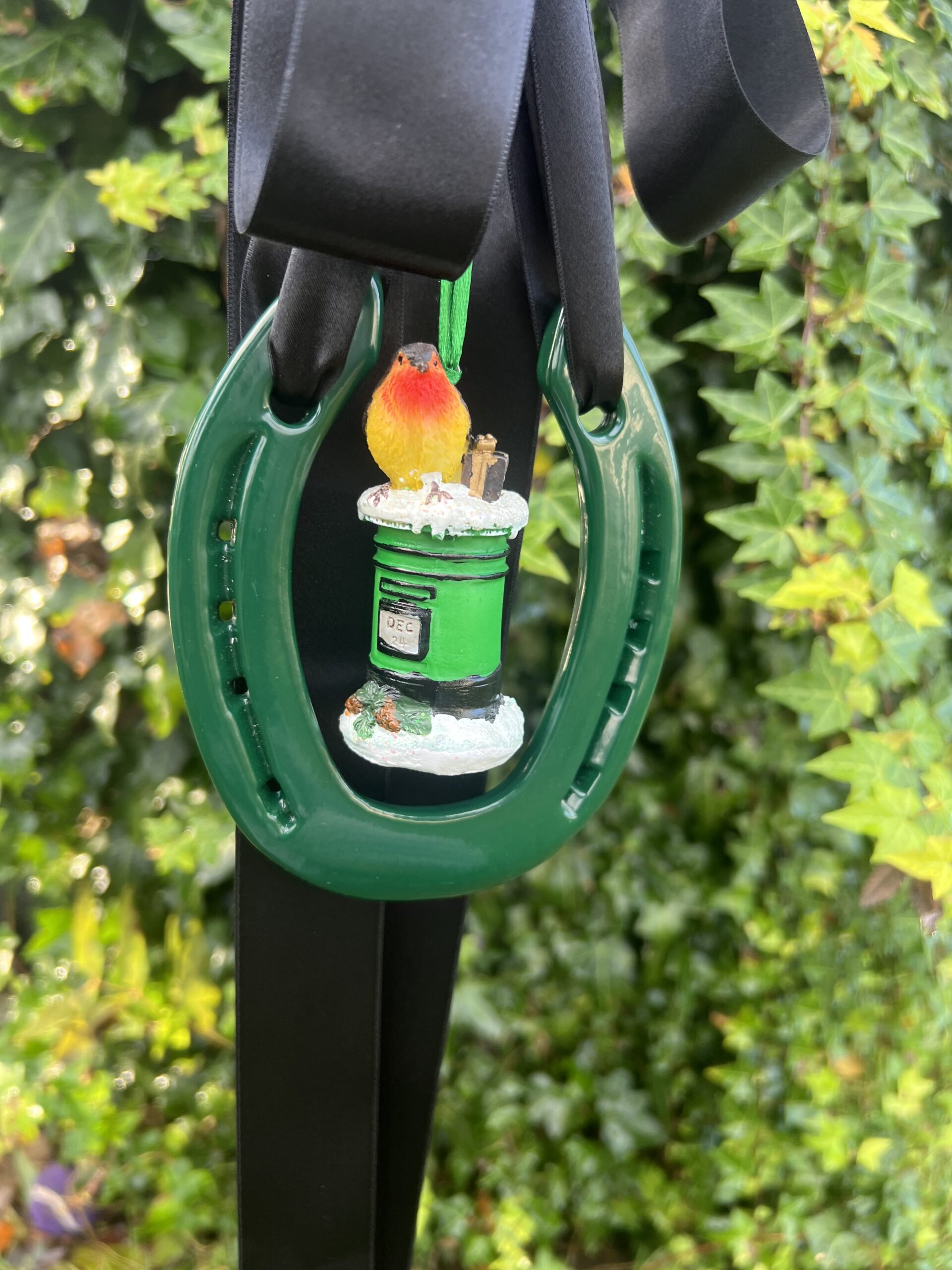 Green Post box with Robin and irish horse shoe - Image 6